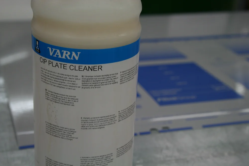 VARN CtP Plate Cleaner bottle in front of printing plate with blue image
